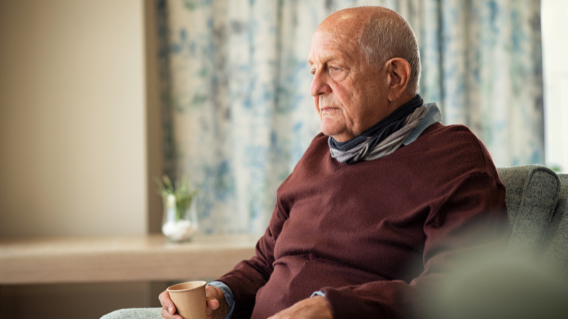What Are the Early Signs a Senior Should Not Live Alone - Assisting Hands