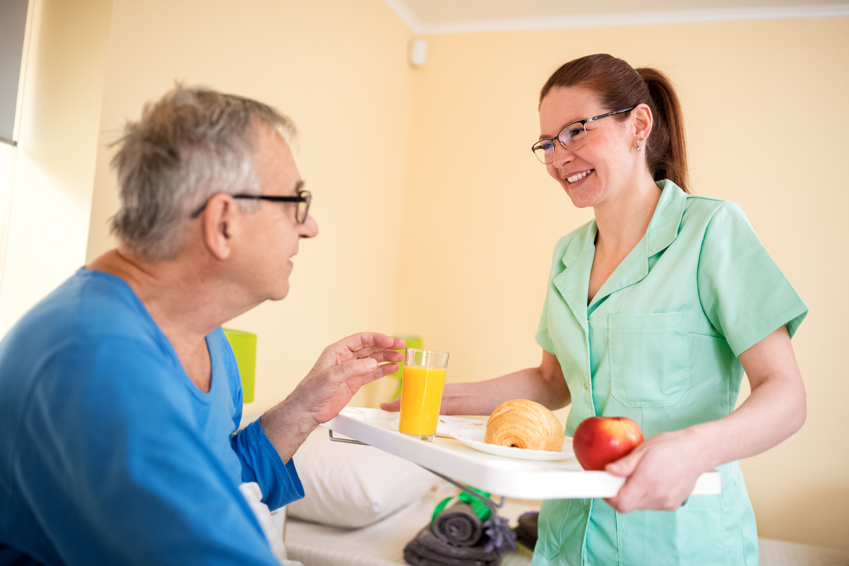 Caregiver-Meal-Preparation-Senior