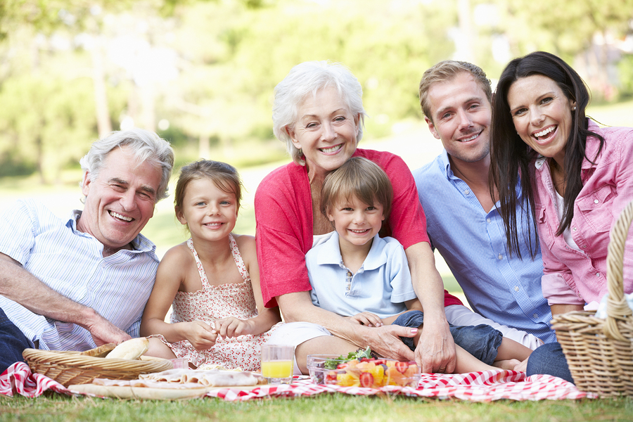 Elder Care in Loudoun VA: Tips for Taking a Parent With Dementia on a Picnic