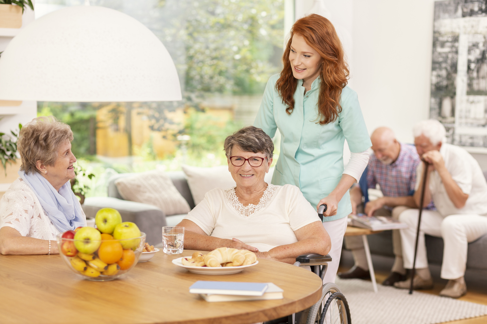 Caregiver-with-Seniors-Eating-Breakfast