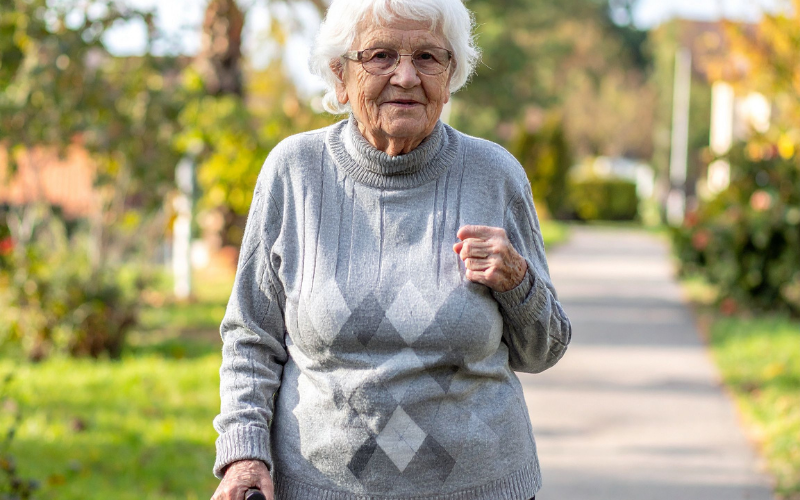 What Post-Meal Walking Tips Should Seniors Follow