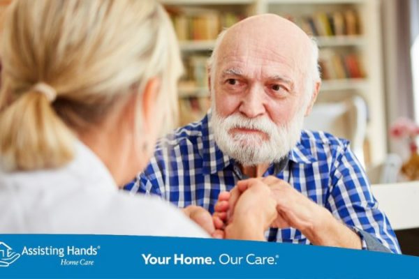 Family member supporting a loved one showing early signs of Alzheimer’s